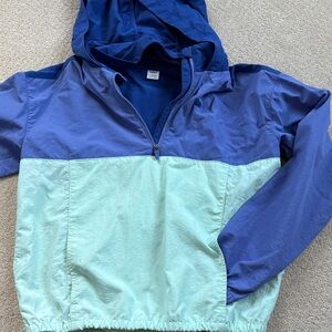 Lightweight windbreaker